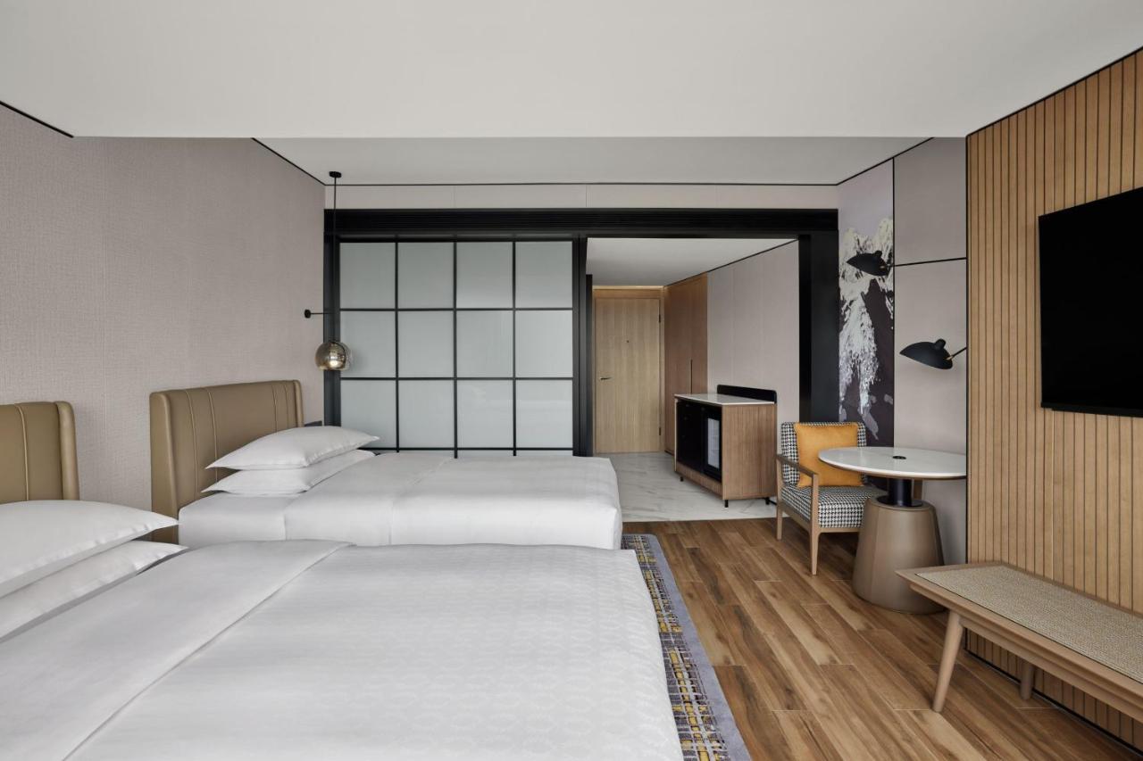 Sheraton Chengdu Lido Hotel Exterior photo