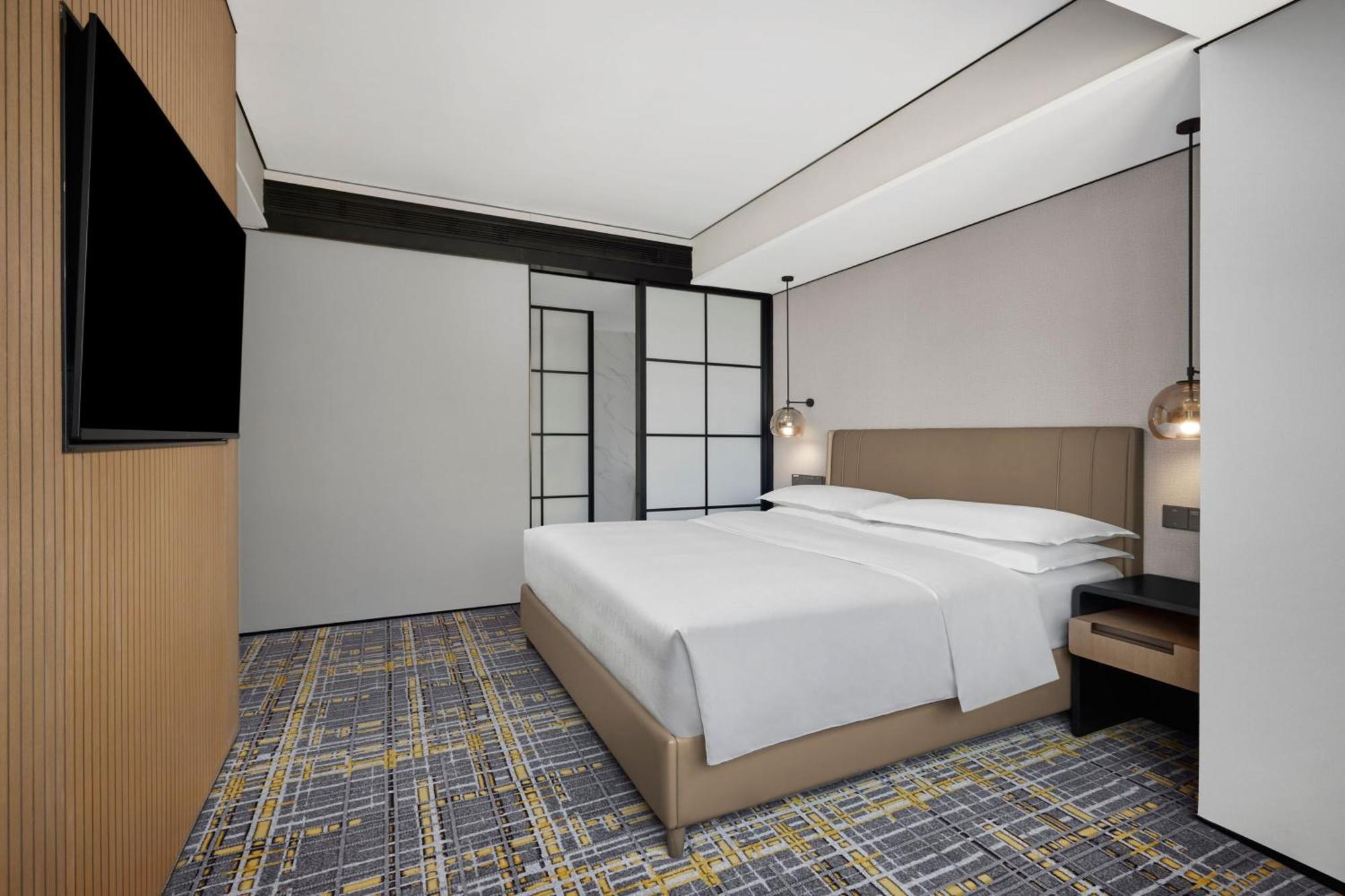 Sheraton Chengdu Lido Hotel Exterior photo