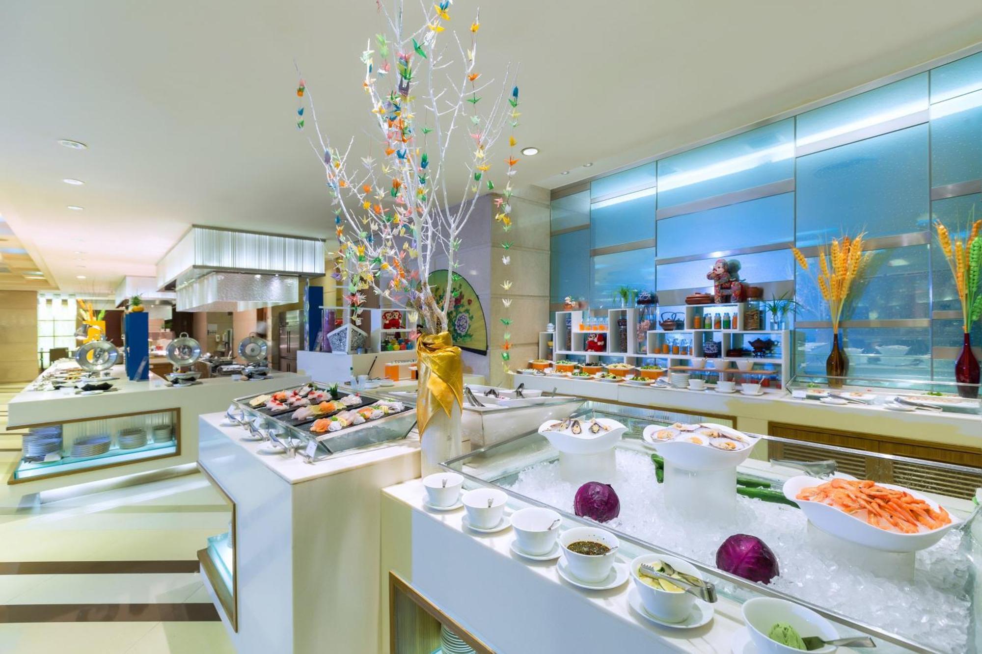 Sheraton Chengdu Lido Hotel Exterior photo