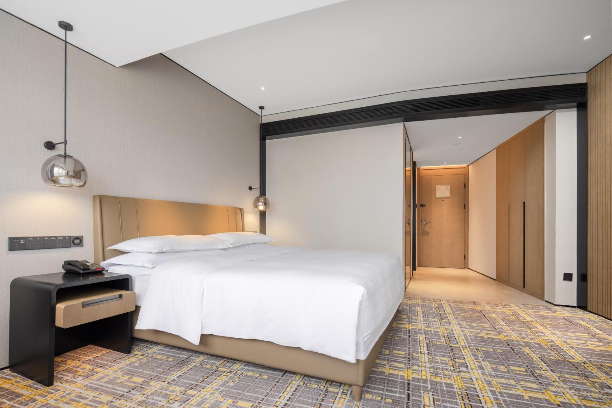 Sheraton Chengdu Lido Hotel Exterior photo