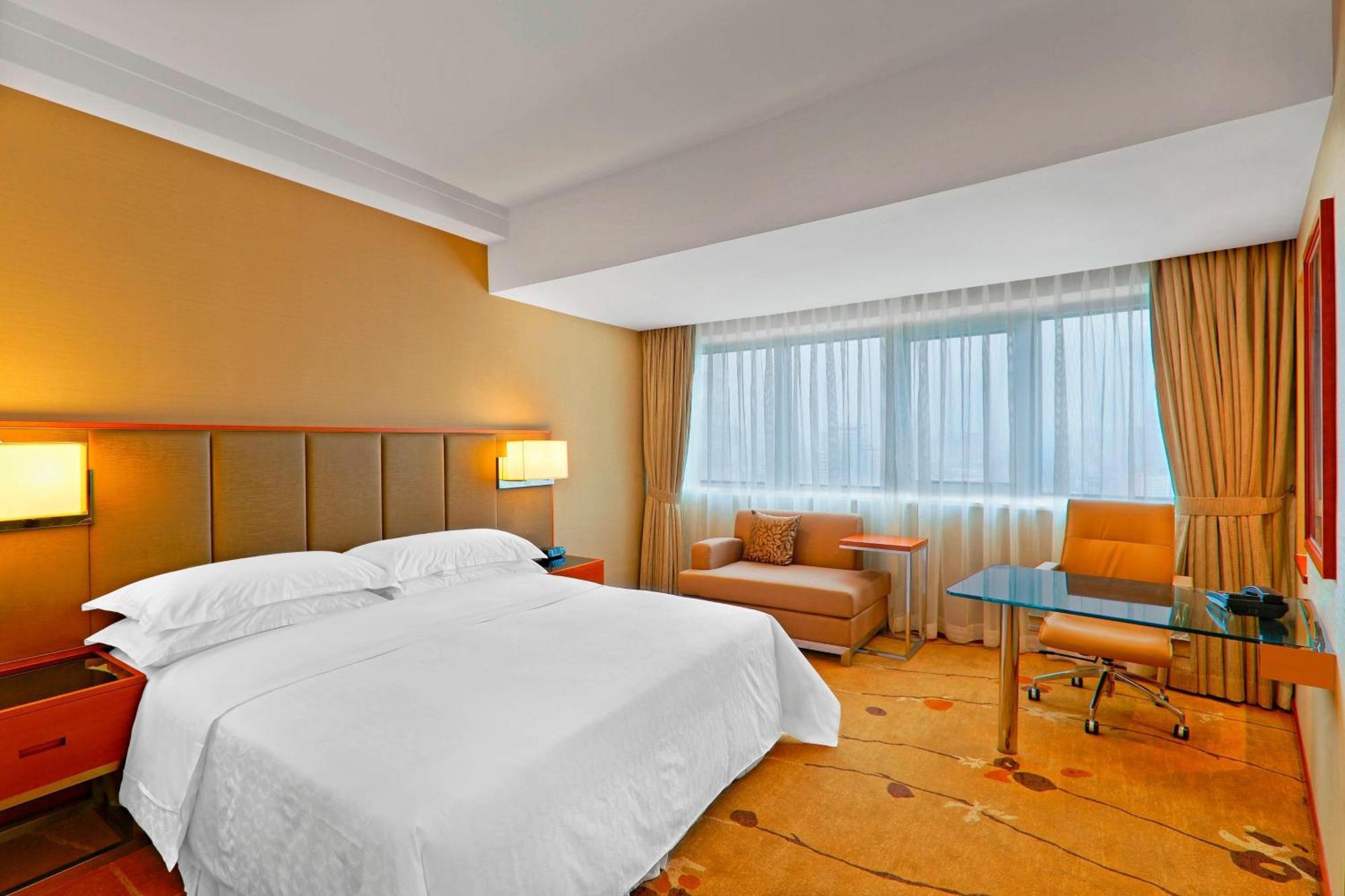 Sheraton Chengdu Lido Hotel Exterior photo
